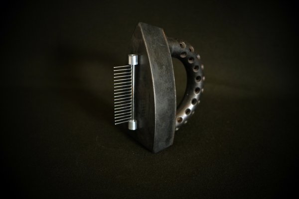 Iron & Comb